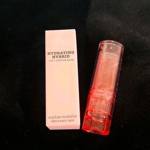 Hydrating hybrid lipstick